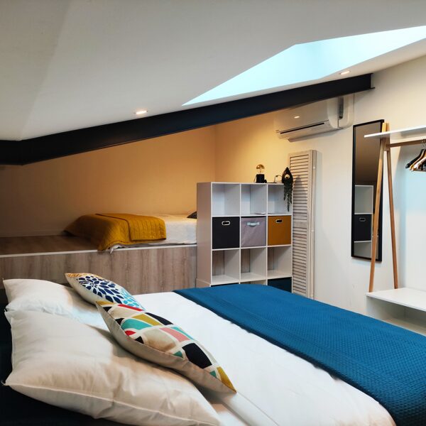 Chambre N°4. Située à l'étage, climatisation. (Deux lits doubles)