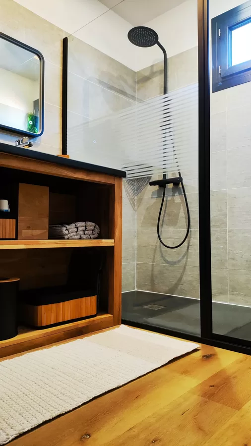 Salle d'eau, grande douche italienne