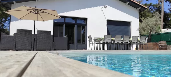 piscine 7X4 chauffée de mi-avril à septembre