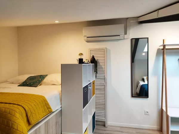 Chambre N°4. Située à l'étage, climatisation. (Deux lits doubles)