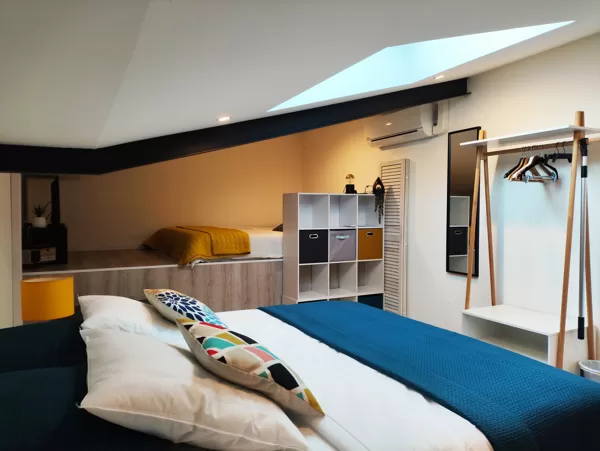 Chambre N°4. Située à l'étage, climatisation. (Deux lits doubles)